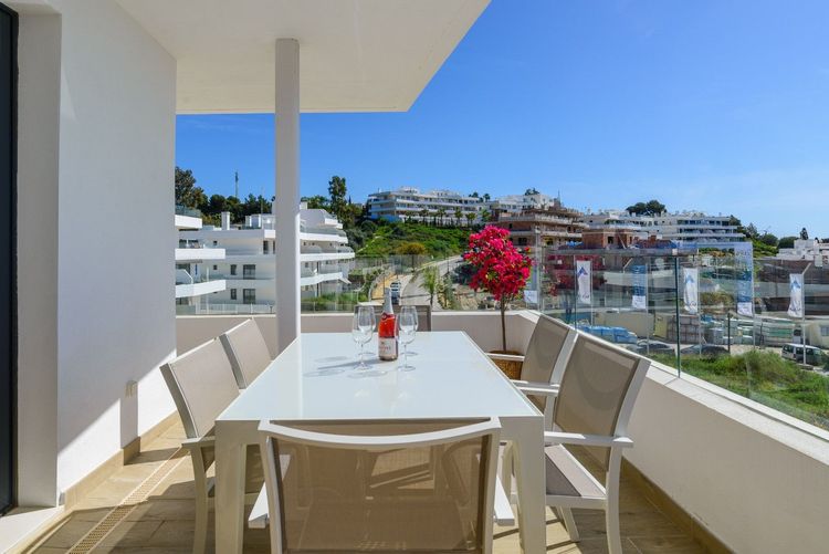 Apartment | Resale in Estepona in Estepona, Costa del Sol - Photo 2