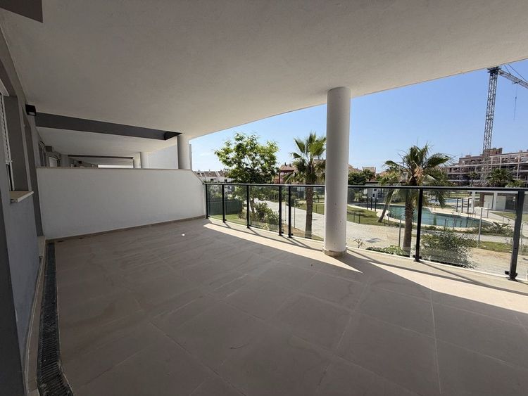 Apartment | Resale in La Duquesa in La Duquesa, Costa del Sol - Photo 2