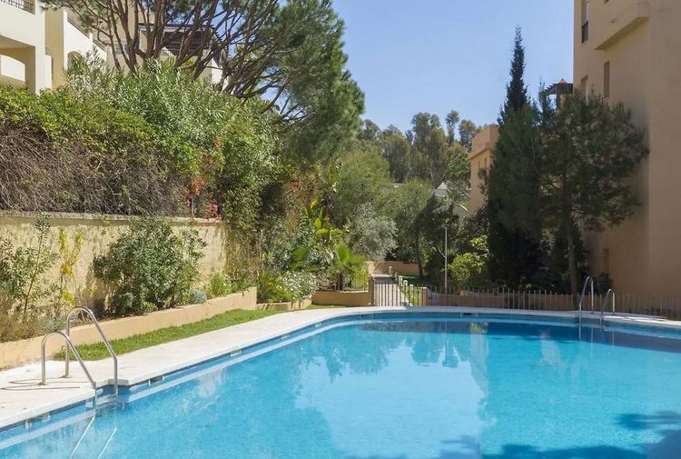 Apartment | Resale in Elviria in Elviria, Costa del Sol - Photo 2