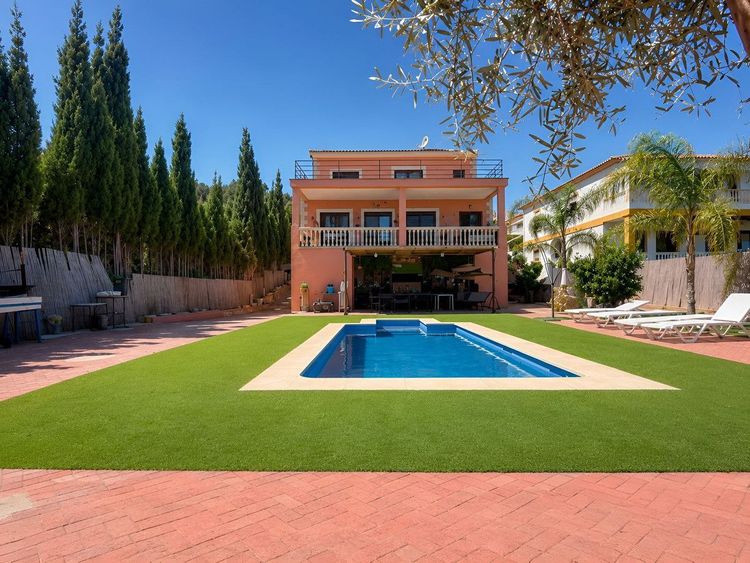House | Resale in Málaga in Málaga, Costa del Sol - Photo 2