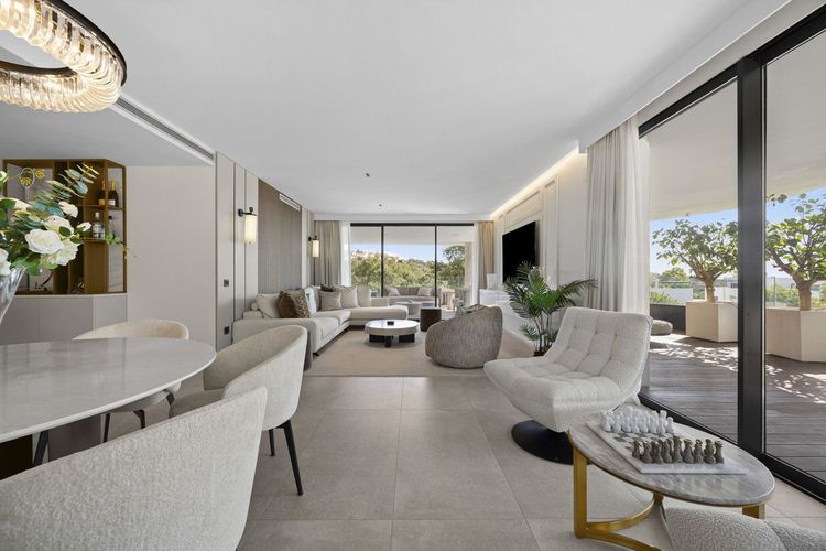 Apartment | Resale in Sotogrande in Sotogrande Others, Costa del Sol - Photo 2