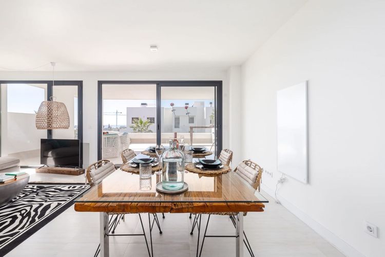 Apartment | Resale in Estepona in Estepona, Costa del Sol - Photo 4