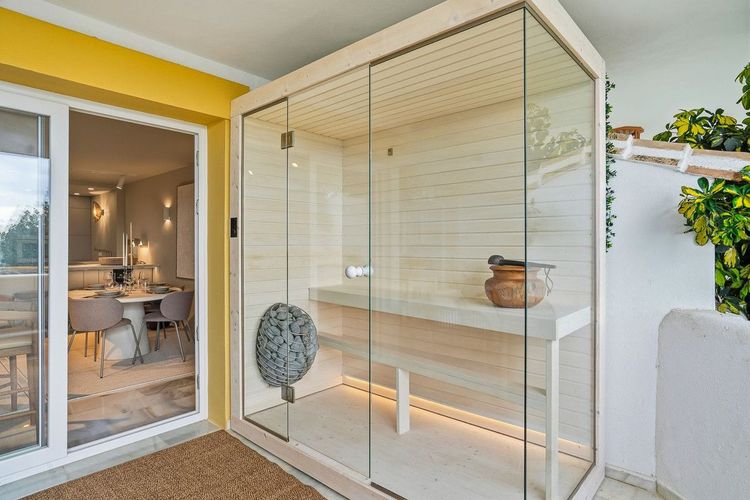 Apartment | Resale in Calahonda in Calahonda, Costa del Sol - Photo 4