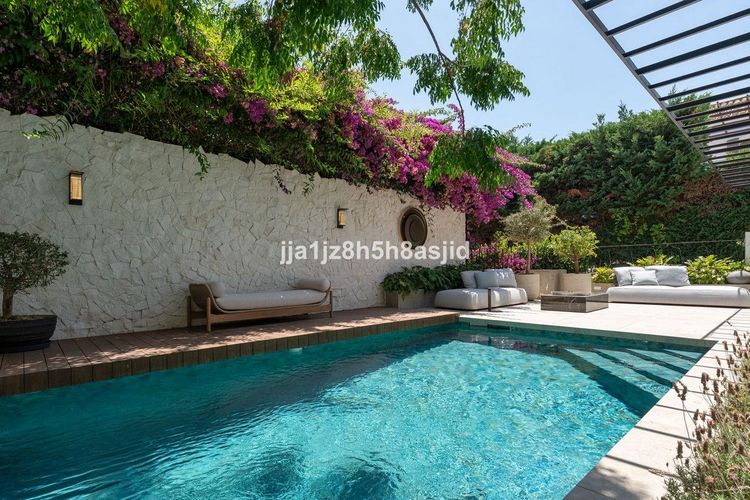 House | Resale in The Golden Mile in The Golden Mile, Costa del Sol - Photo 2