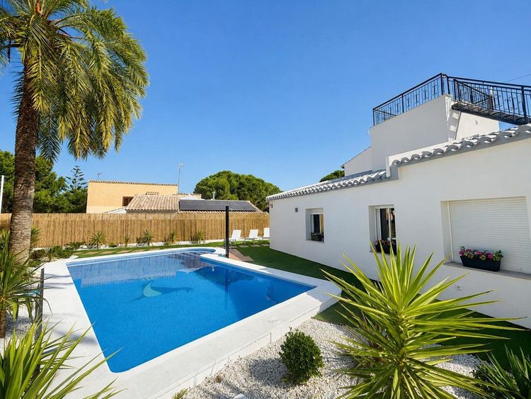 House | Resale in Punta Prima in Punta Prima, Costa Blanca - Photo 2