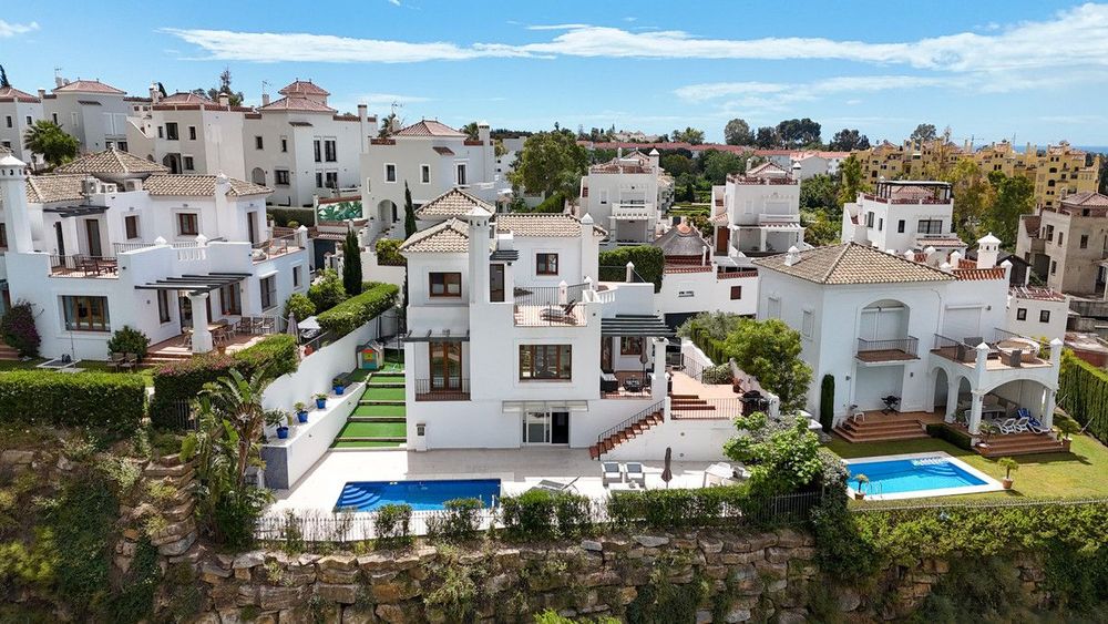 House | Resale in Estepona in Estepona, Costa del Sol - Main property photo