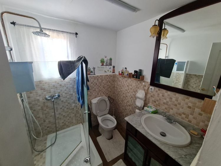 House | Resale in Tolox in Tolox, Costa del Sol - Photo 5