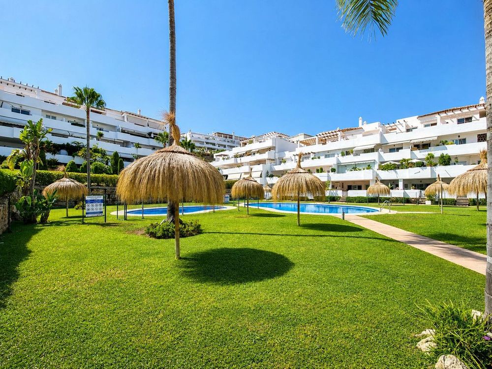 Apartment | Resale in Selwo in Selwo, Selwo - La Concha-Resina Golf, Costa del Sol - Main property photo