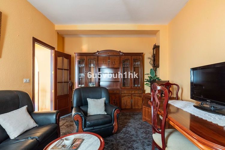 Apartment | Resale in Las Lagunas in Las Lagunas, Costa del Sol - Photo 4