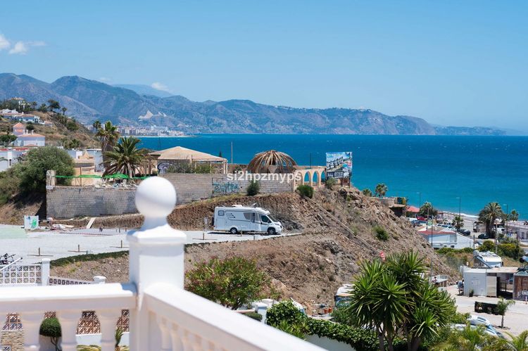 House | Resale in Torrox in Torrox, Costa del Sol - Photo 5