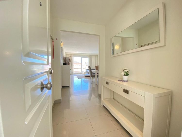 Apartment | Resale in Estepona in Estepona, Costa del Sol - Photo 2