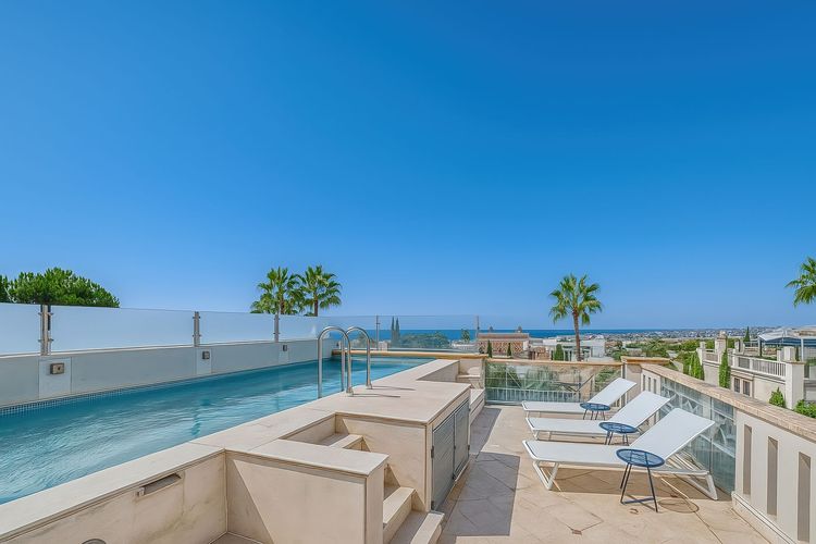 House | Resale in The Golden Mile - Development photo 1