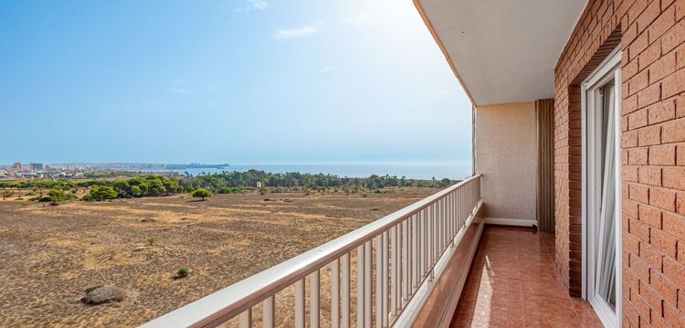 Apartment | Resale in Punta Prima in Punta Prima, Costa Blanca - Photo 2