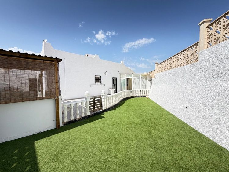 House | Resale in Villamartin in Villamartin, Orihuela Costa, Costa Blanca - Photo 3