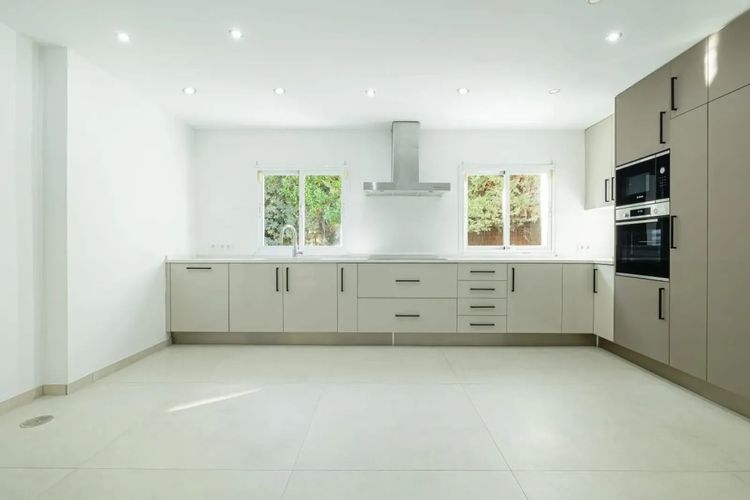 House | Resale in Atalaya in Atalaya, Costa del Sol - Photo 4