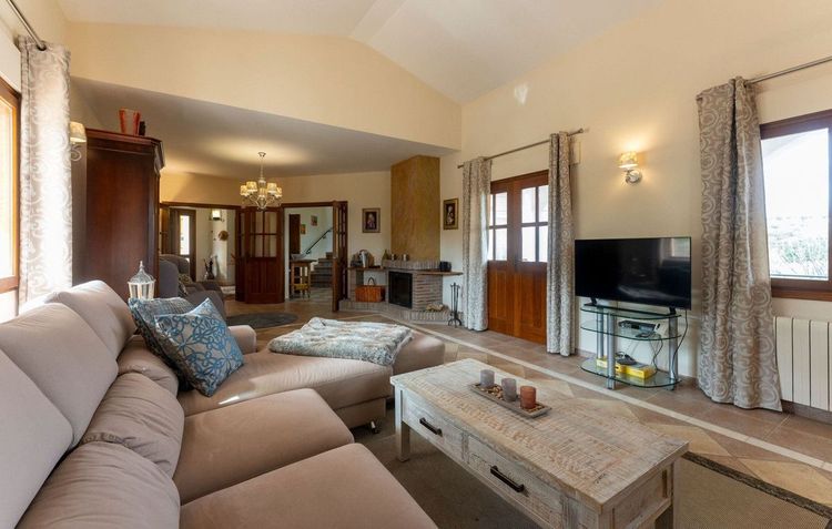 House | Resale in Casarabonela in Casarabonela, Costa del Sol - Photo 3