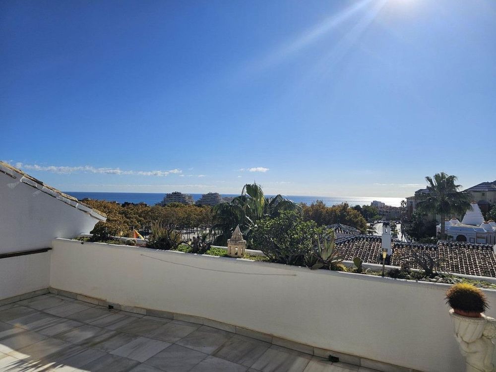 Penthouse | Resale in Benalmadena Costa in Benalmadena Costa, Costa del Sol - Main property photo