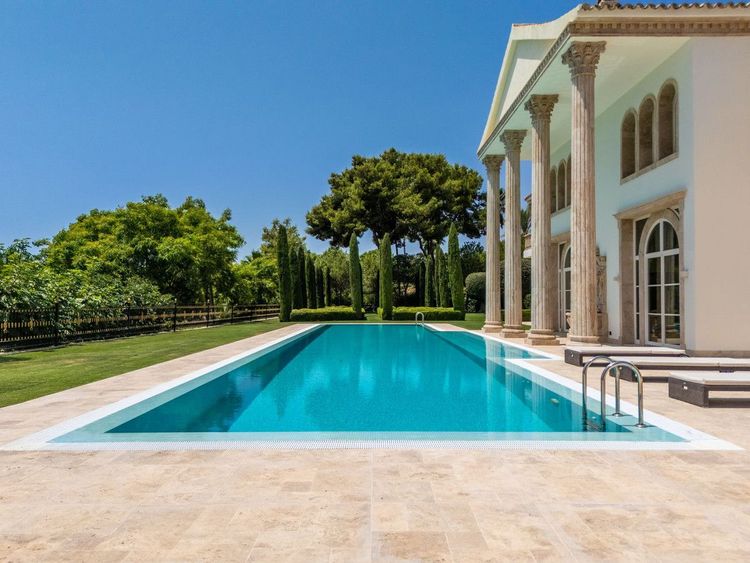 House | Resale in Sierra Blanca in Sierra Blanca, Costa del Sol - Photo 2