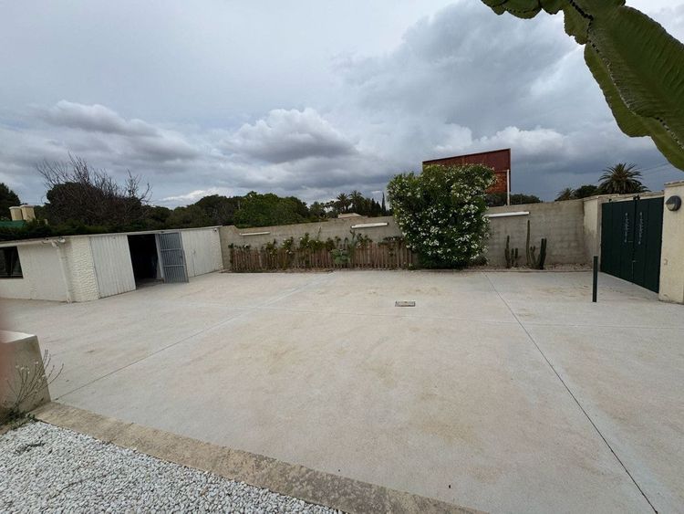 House | Resale in La Marina in La Marina, Costa Blanca - Photo 5