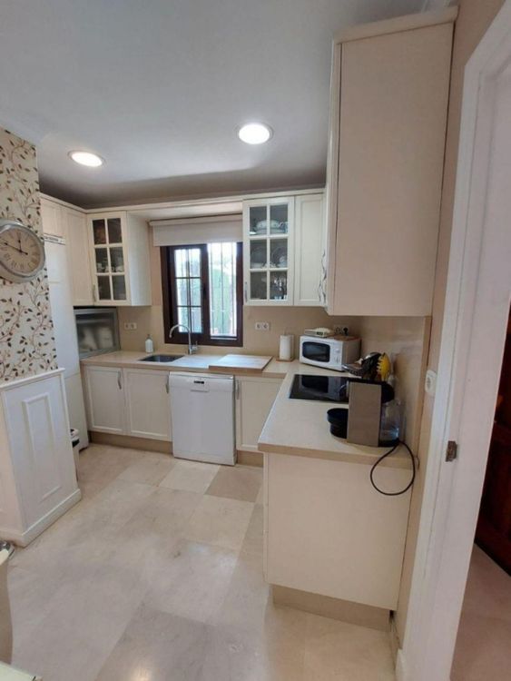 House | Resale in Marbella in Marbella Others, Costa del Sol - Photo 4