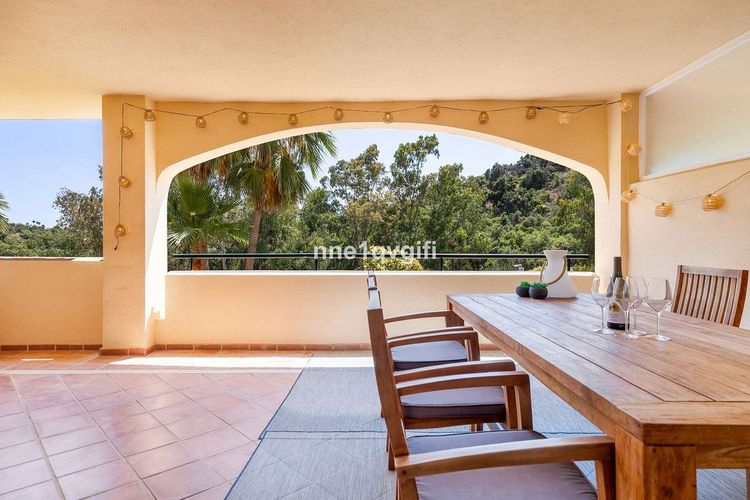 Apartment | Resale in Elviria in Elviria, Costa del Sol - Photo 5