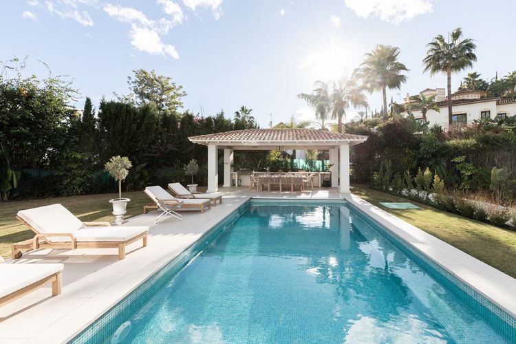 House | Resale in Los Arqueros in Los Arqueros, Costa del Sol - Photo 3