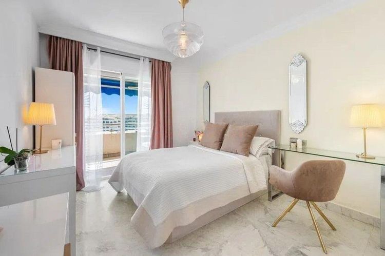Apartment | Resale in Puerto Banús in Puerto Banús, Costa del Sol - Photo 2