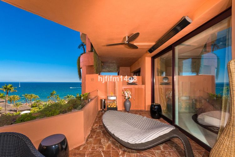 Apartment | Resale in Estepona in Estepona, Costa del Sol - Photo 4