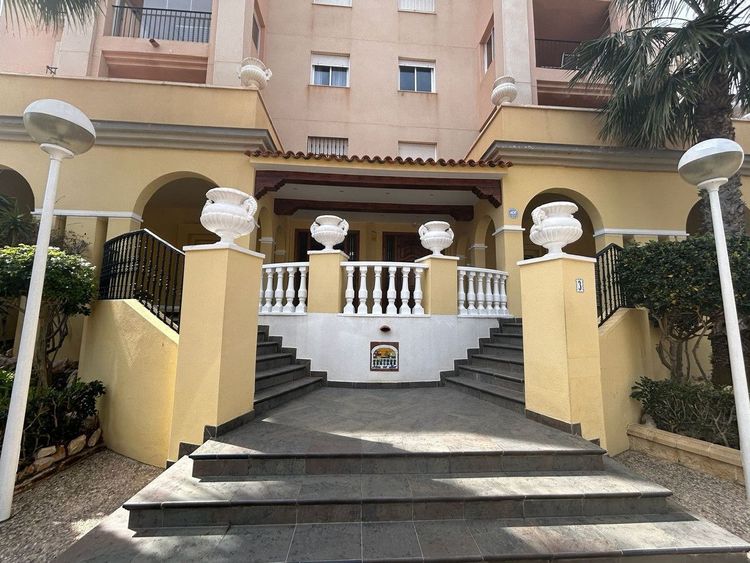 Apartment | Resale in Torrevieja in Torrevieja, Costa Blanca - Photo 4