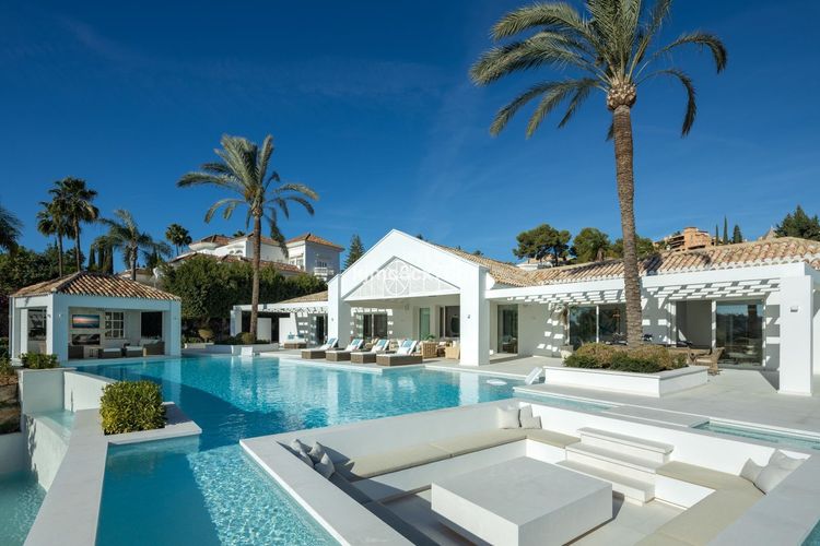 House | Resale in Nueva Andalucía - Development photo 1