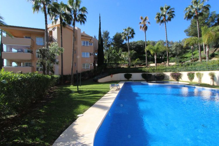 Apartment | Resale in Elviria in Elviria, Costa del Sol - Photo 2