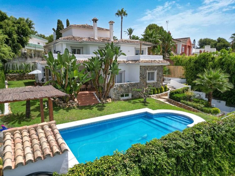 House | Resale in Nueva Andalucía in Nueva Andalucía Others, Costa del Sol - Photo 3