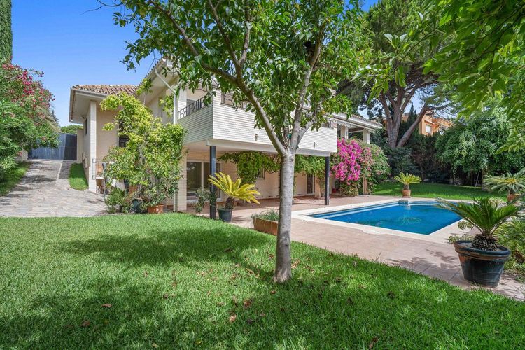 House | Resale in Guadalmina Alta in Guadalmina Alta, Costa del Sol - Photo 4
