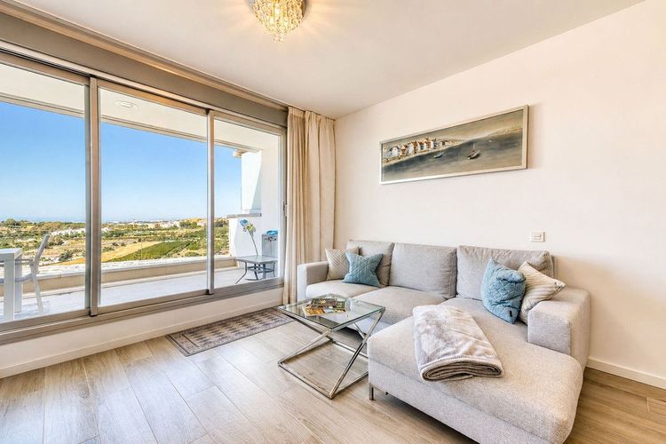 Apartment | Resale in Estepona in Estepona, Costa del Sol - Photo 2