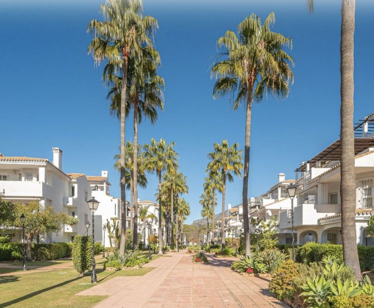 Apartment | Resale in Nueva Andalucía - Development photo 1
