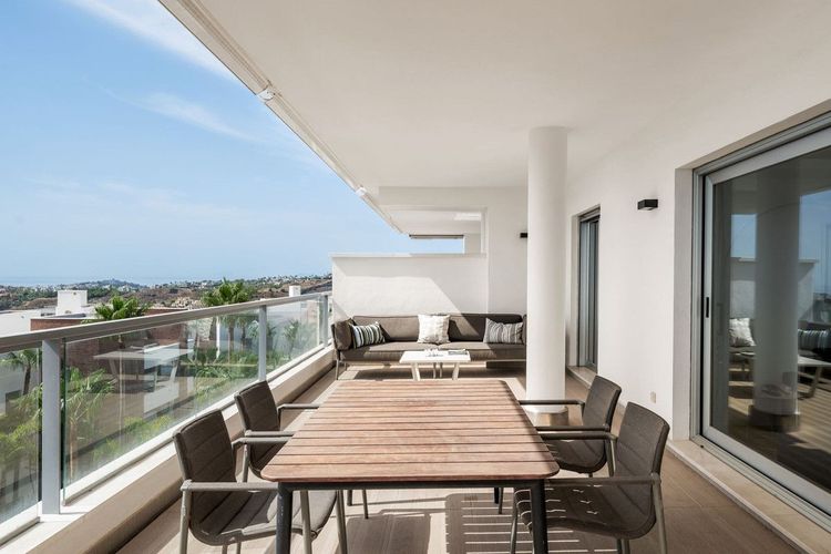 Apartment | Resale in Benahavís in Benahavís Others, Costa del Sol - Photo 3