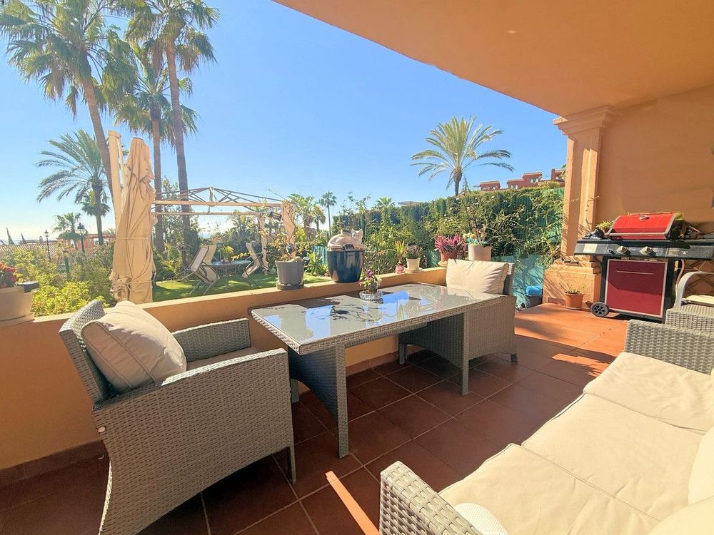 House | Resale in Estepona in Estepona, Costa del Sol - Main property photo