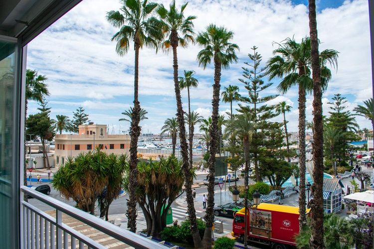 Apartment | Resale in Torrevieja in Torrevieja, Costa Blanca - Photo 2
