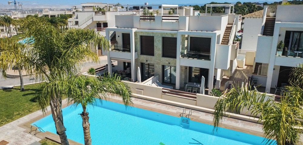Apartment | Resale in Torrevieja in Torrevieja, Costa Blanca - Main property photo