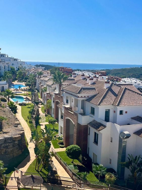 listing card gallery