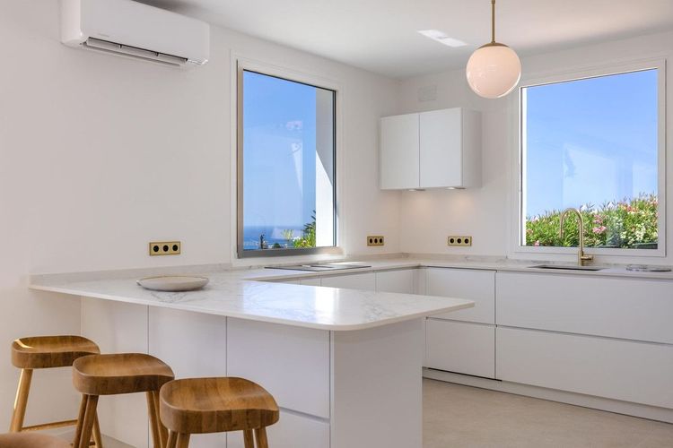 House | Resale in Elviria in Elviria, Costa del Sol - Photo 5