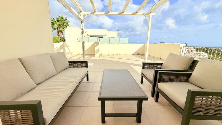 Penthouse | Resale in Altos de los Monteros in Altos de los Monteros, Costa del Sol - Photo 2