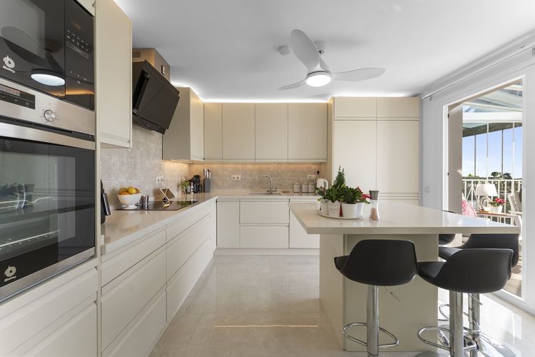 House | Resale in Mijas in Mijas Others, Costa del Sol - Photo 4