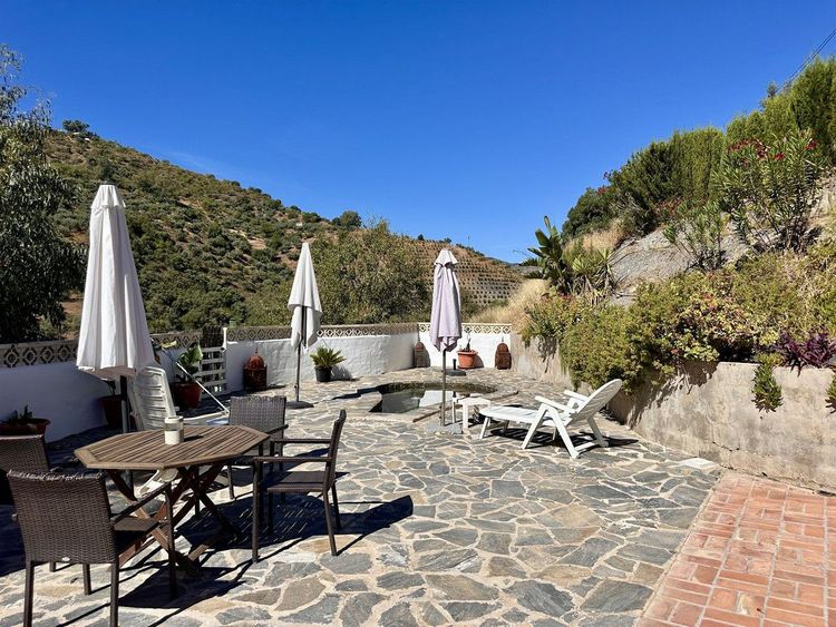 House | Resale in Comares in Comares, Costa del Sol - Photo 4