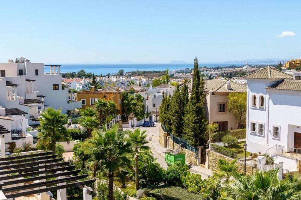 Penthouse | Resale in Estepona in Estepona, Costa del Sol - Main property photo