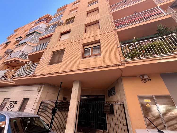 Apartment | Resale in Torrevieja in Torrevieja, Costa Blanca - Photo 2