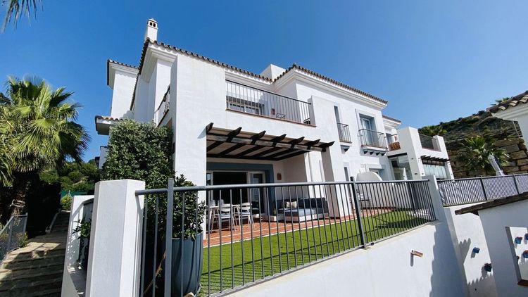 Apartment | Resale in El Paraiso - Development photo 1