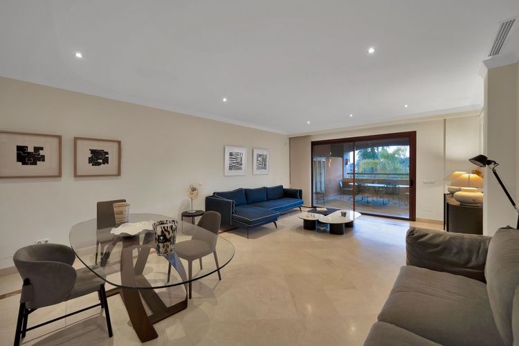 Apartment | Resale in Bahía de Marbella in Bahía de Marbella, Costa del Sol - Photo 4