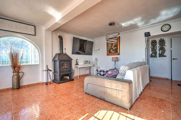 House | Resale in El Faro in El Faro, Costa del Sol - Photo 4