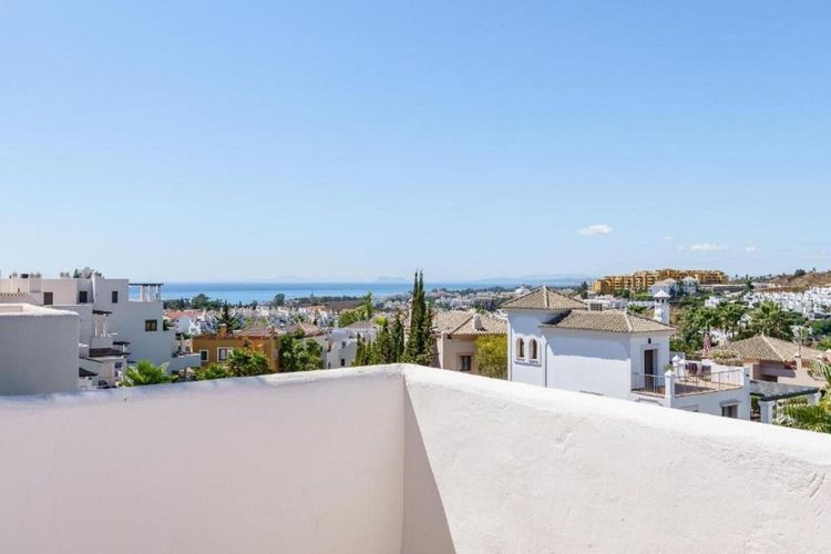 Penthouse | Resale in Estepona in Estepona, Costa del Sol - Photo 2